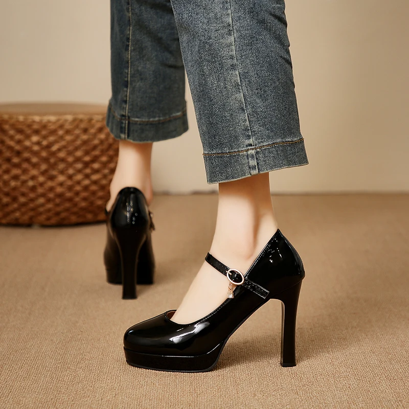 รองเท้าส้นตึกทรงคลาสสิกสำหรับผ - Leather Classic Strap บทวิจารณ์และราคา